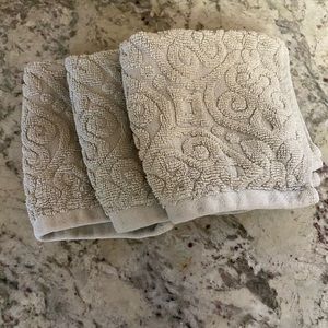 EUC set of 3 wash cloths by Nicole Miller